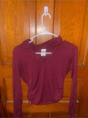 No Boundaries Burgundy V-Neck Long Sleeve Hooded Pullover